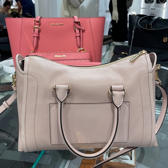 MICHAEL KORS 
Carine Large Pebbled Leather Top Zip Satchel
Powder Blush
NWT - Picture 11 of 16